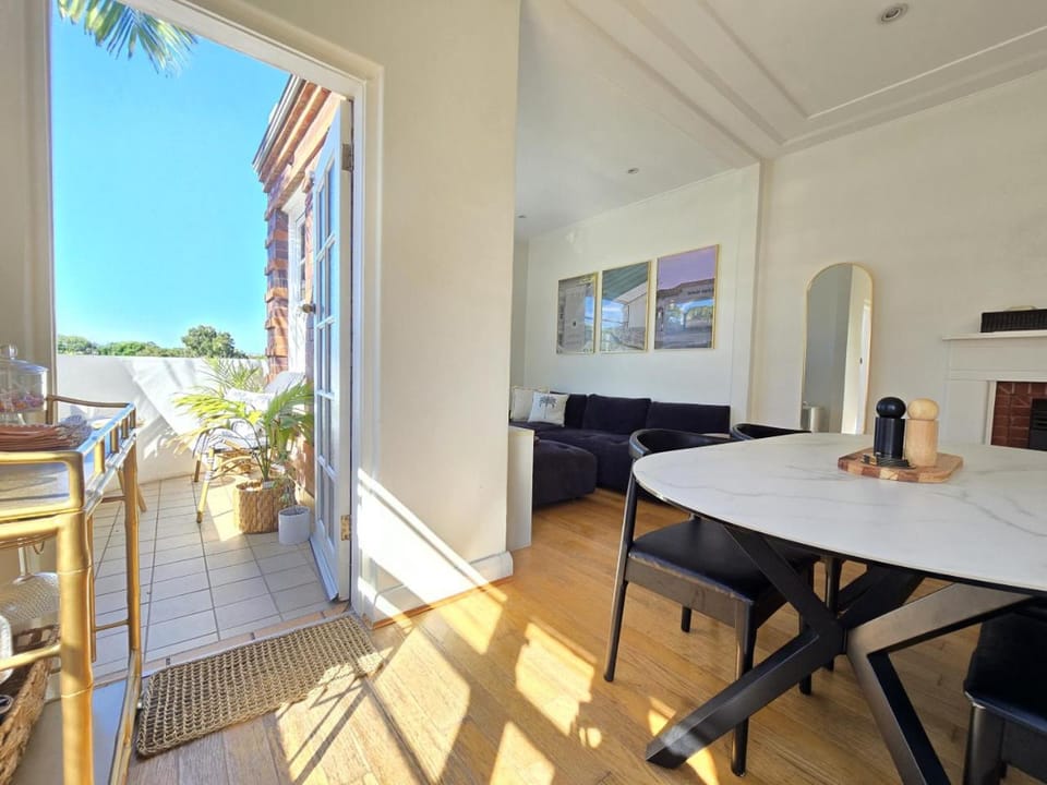 Balcony/Terrace, Living room, Seating area, Dining area