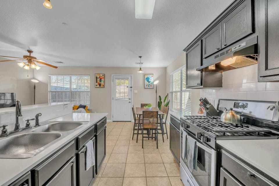 Spacious Duplex Central Austin Pet Friendly House in South Congress