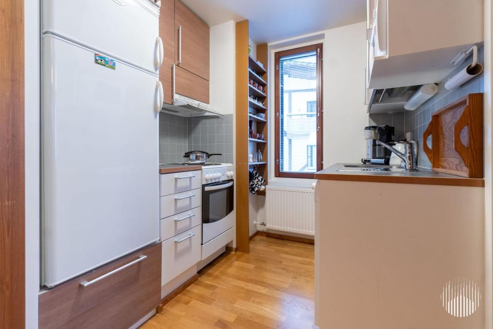 Kitchen or kitchenette, oven