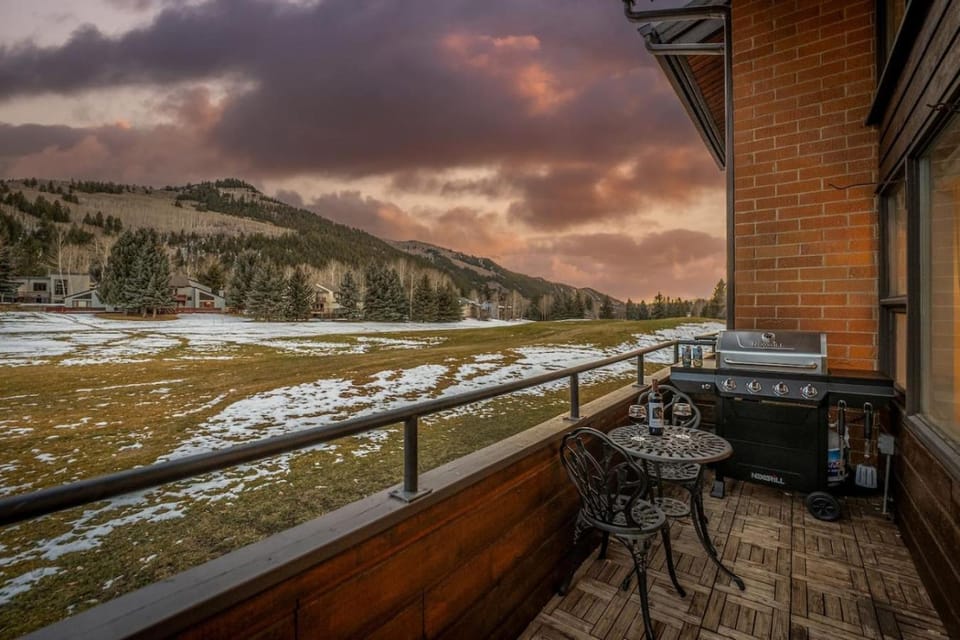 Eagle Vail Retreat with Golf Course Views and Sleeps 13 House in Eagle County