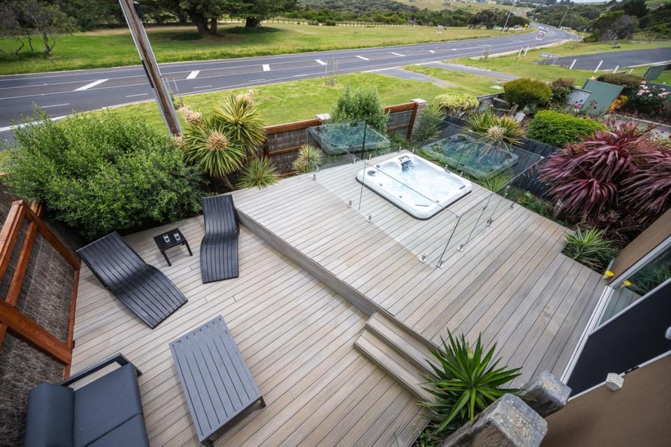 Crystal Palace Kilcunda, Luxury Coastal Retreat with Ocean Views, Spa, Fireplace, EV-Ready, Pet-Friendly Comfort House in Kilcunda