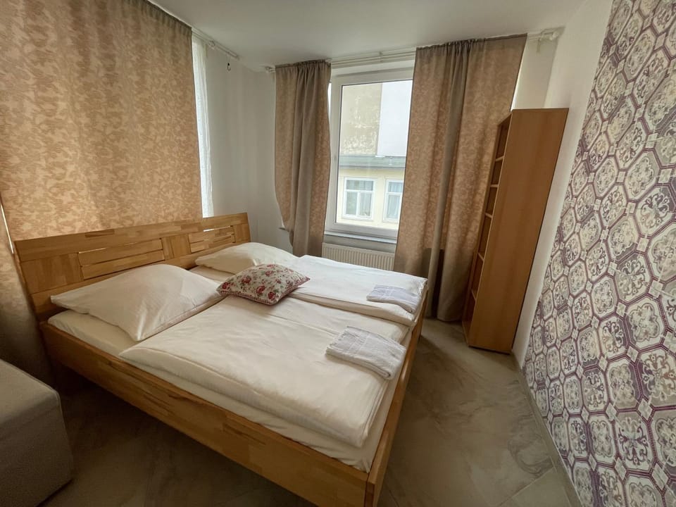 Photo of the whole room, Bedroom, towels