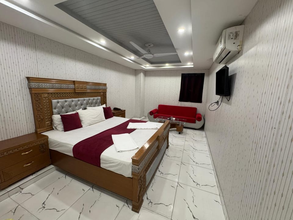GoldenTreePremier Hotel in Lahore