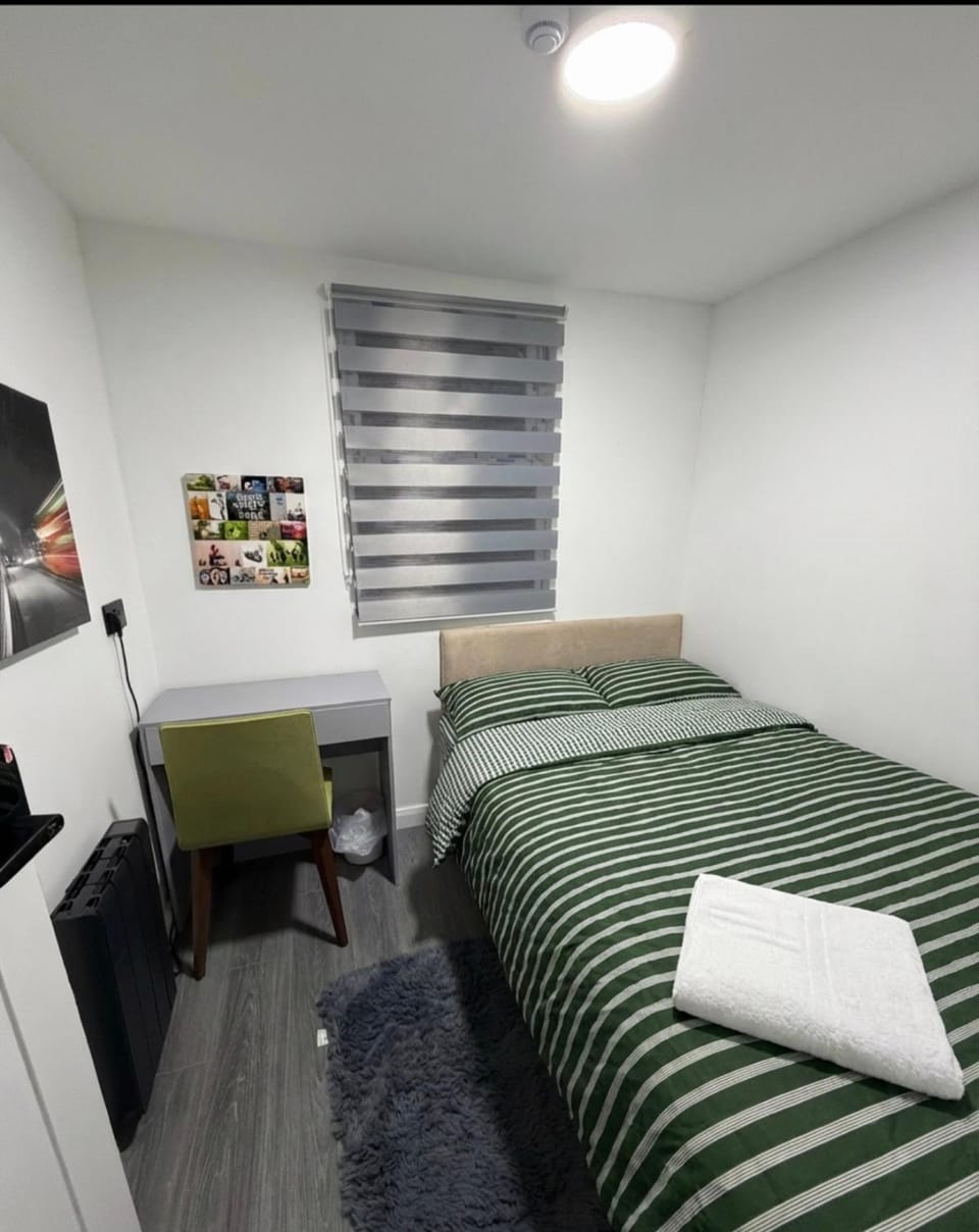 Double room 3 Minute drive from Luton Airport Bed and Breakfast in Luton