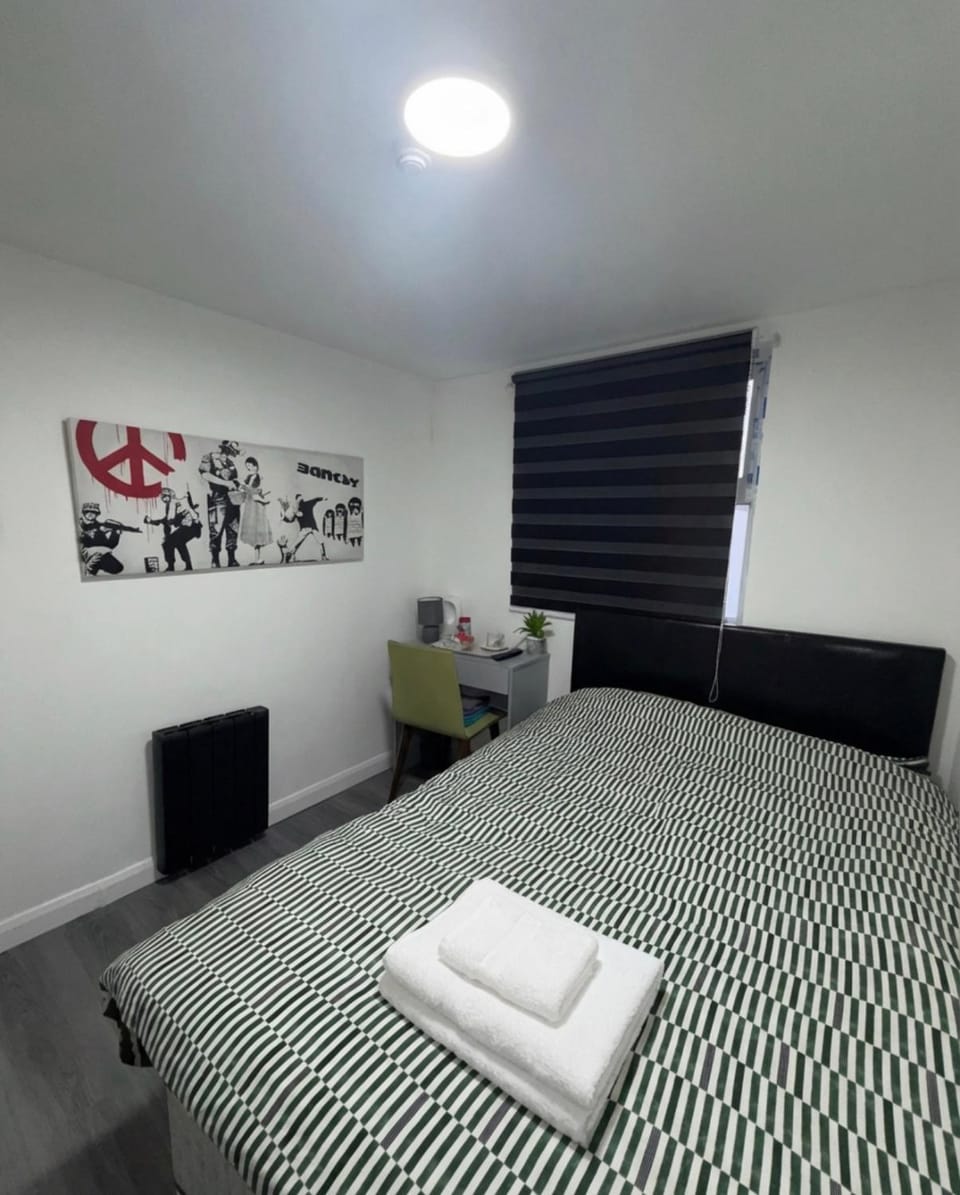 Double room 3 Minute drive from Luton Airport Bed and Breakfast in Luton