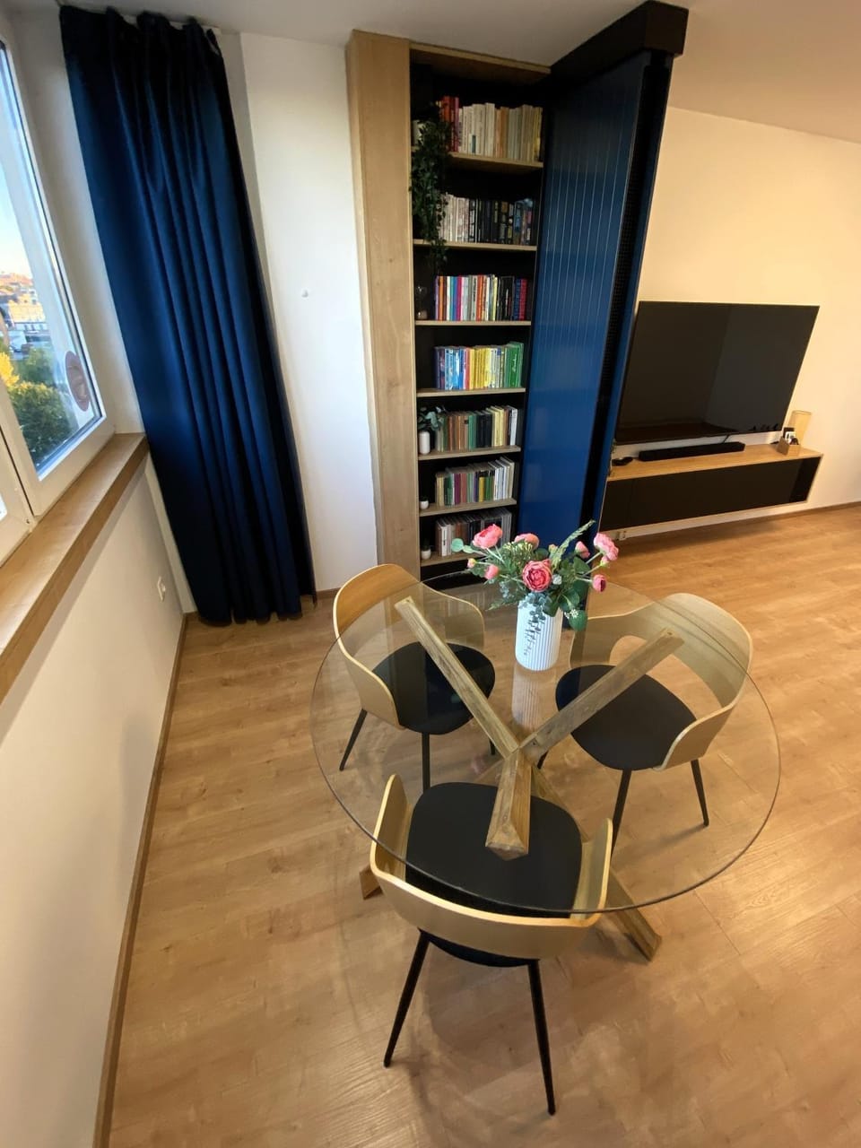 Living room, Seating area, Dining area