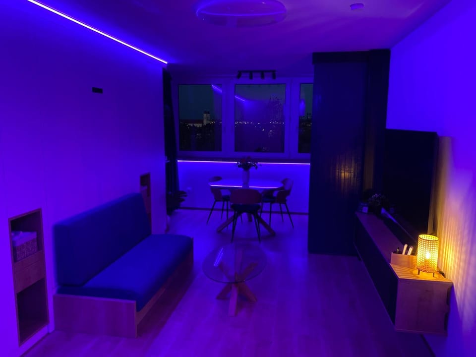Bed, TV and multimedia, Living room, Photo of the whole room, Bedroom