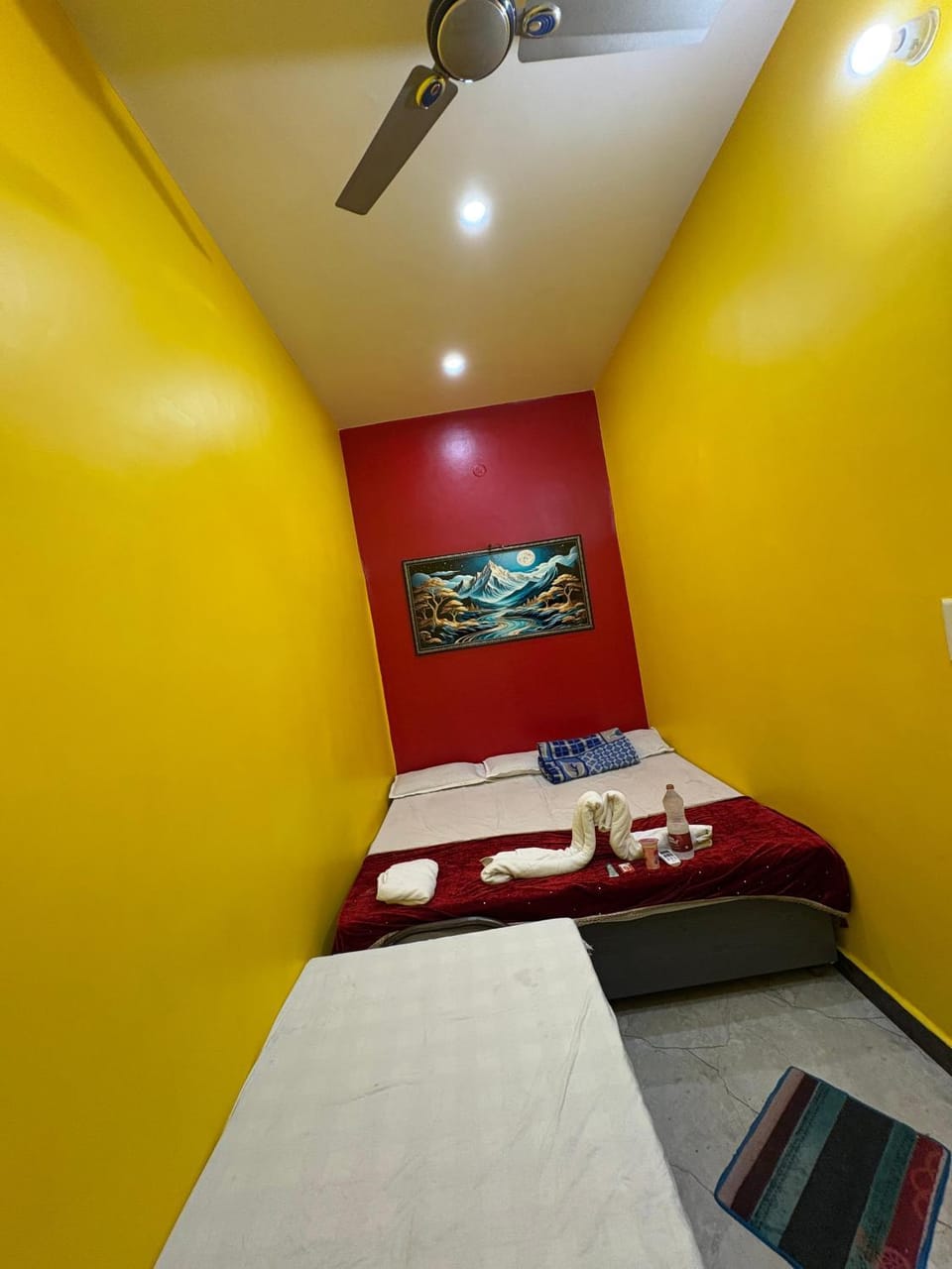 Rudransh room dormitory nearby ghat kaal bhairav temple Apartment in Varanasi