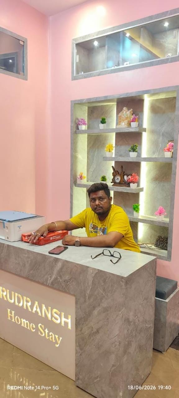 Rudransh room dormitory nearby ghat kaal bhairav temple Apartment in Varanasi