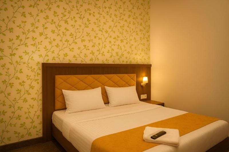 Glitz Saineel Executive Near Juhu Beach Hotel in Mumbai