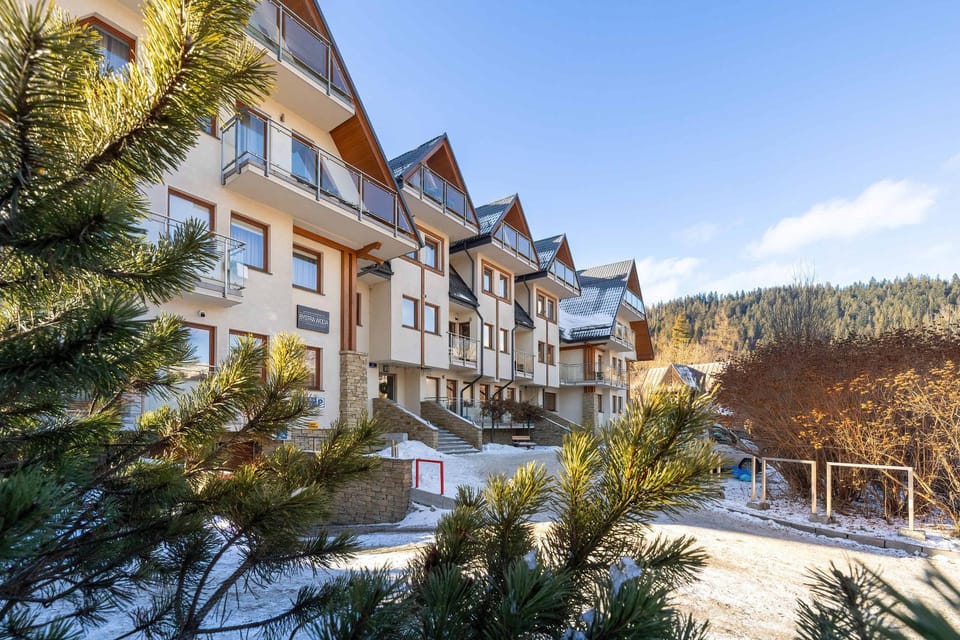 Property building, Day, Natural landscape, Winter, Mountain view