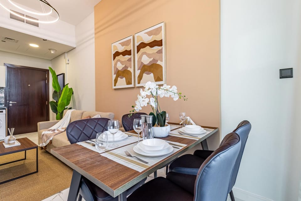 Cozy & Fully Equipped 1BR with Big Balcony - Masdar City, next to the Airport Apartment in Abu Dhabi