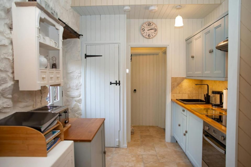 Kitchen or kitchenette, oven, stove