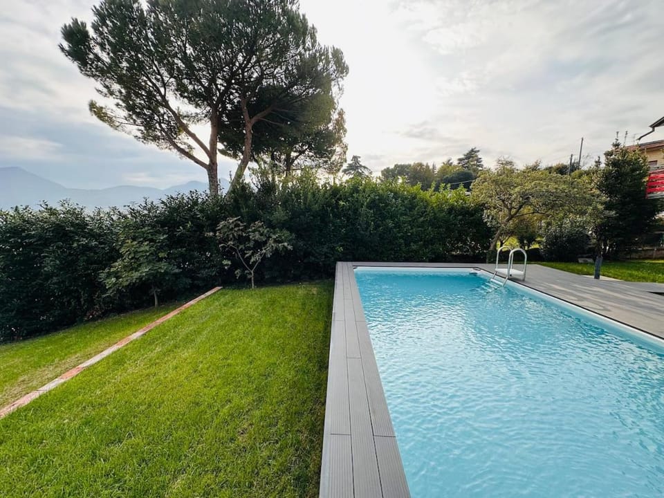 Villa sul Lago con Piscina Privata - Vista Panoramica da Sogno - Palestra - Posto Barca Villa in Province of Brescia
