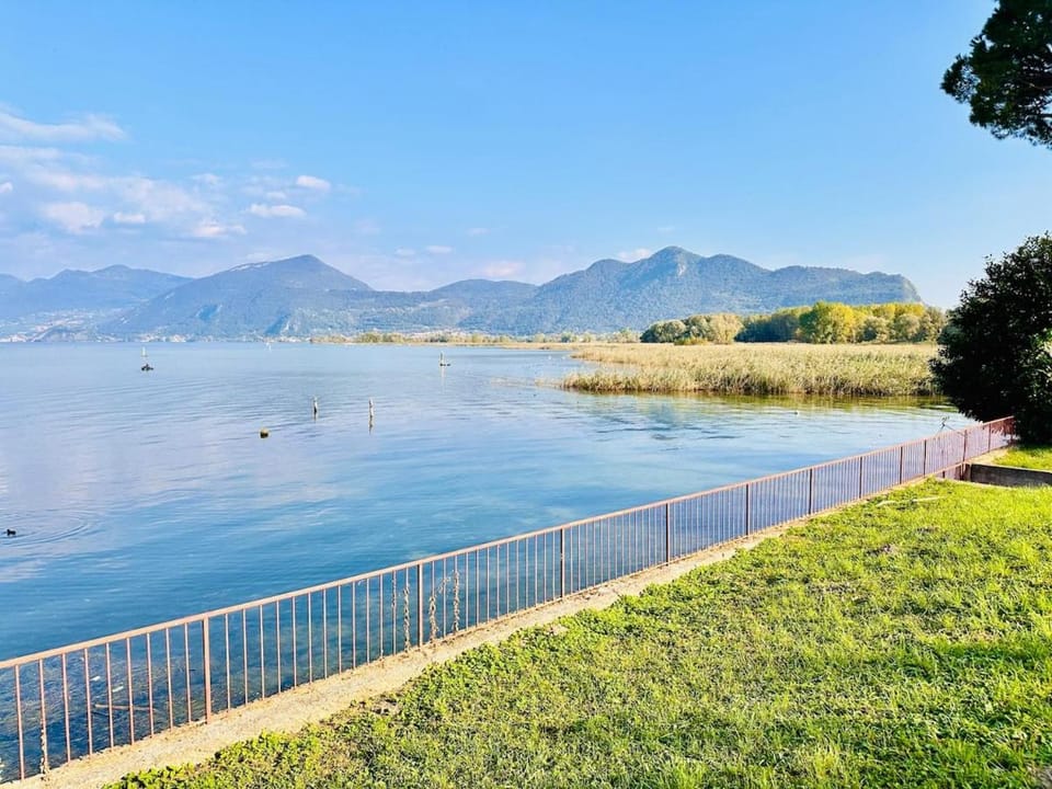 Villa sul Lago con Piscina Privata - Vista Panoramica da Sogno - Palestra - Posto Barca Villa in Province of Brescia