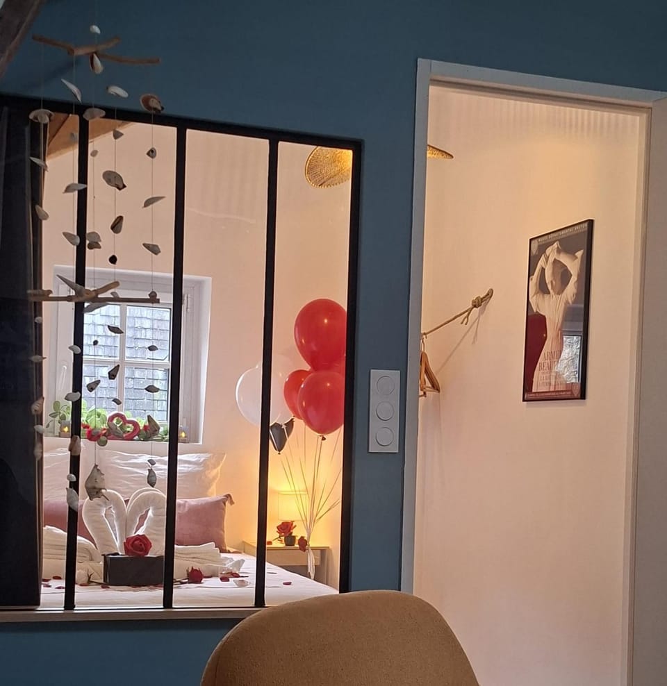 Photo of the whole room, Decorative detail, Bedroom