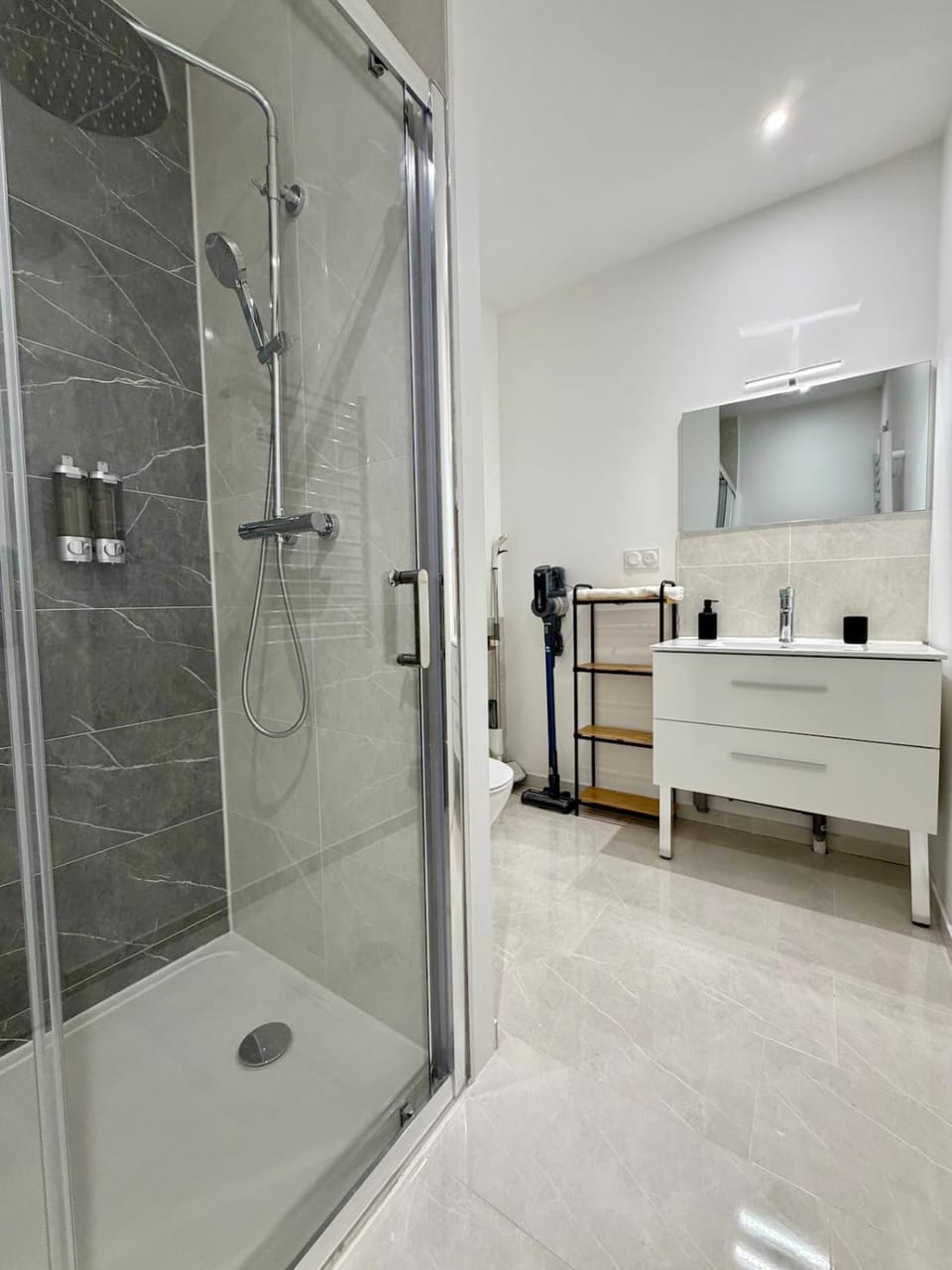 Afrodite, Proche centre, Wifi Apartment in Bourgoin-Jallieu