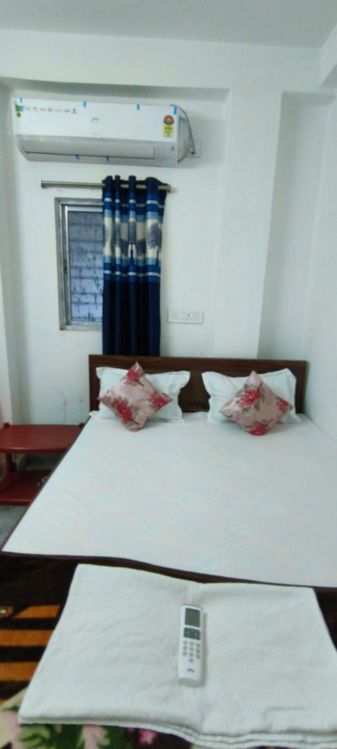 BYAPARI PALACE GUEST house Bed and Breakfast in Kolkata