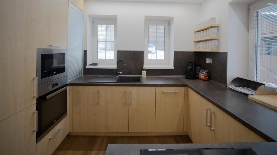 Kitchen or kitchenette, Communal kitchen