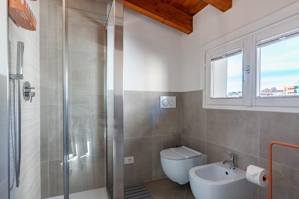 Shower, Toilet, bidet