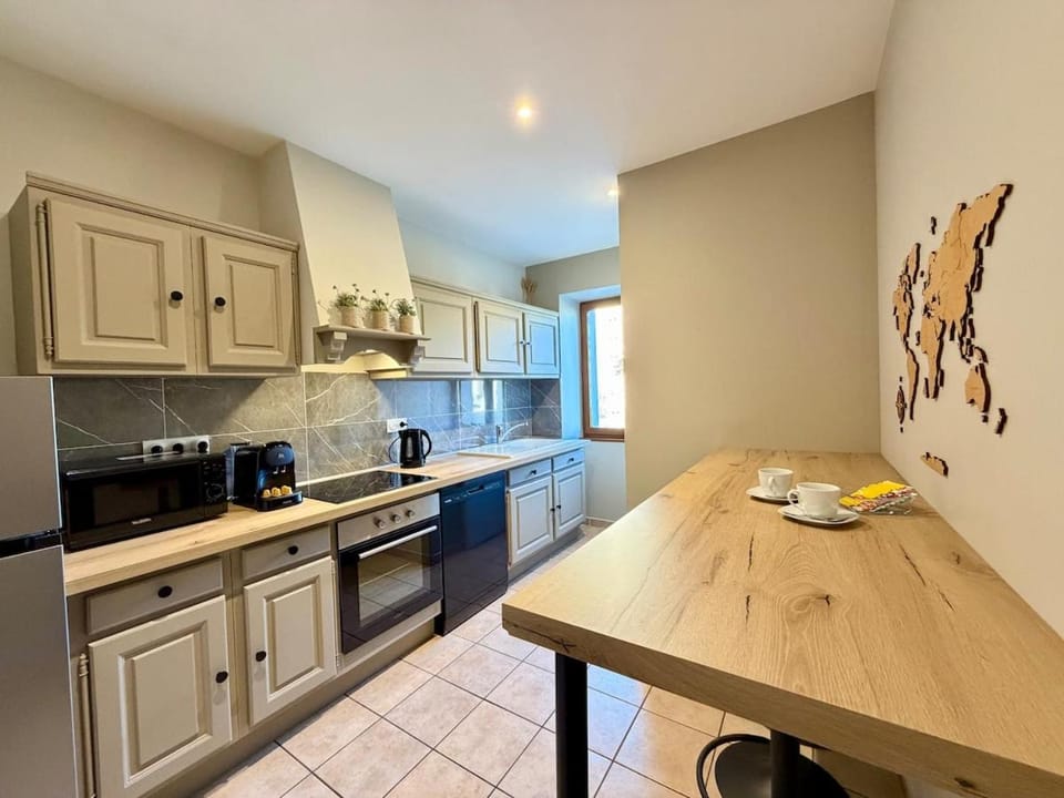 Serena, Cocon Familial, Balnéo Apartment in Bourgoin-Jallieu