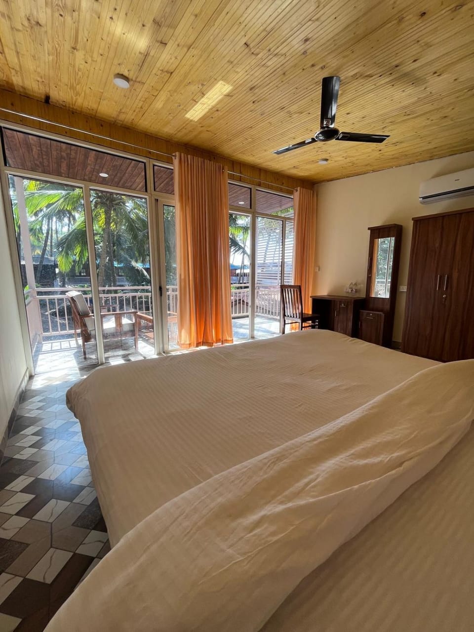 Bed, Photo of the whole room, Bedroom