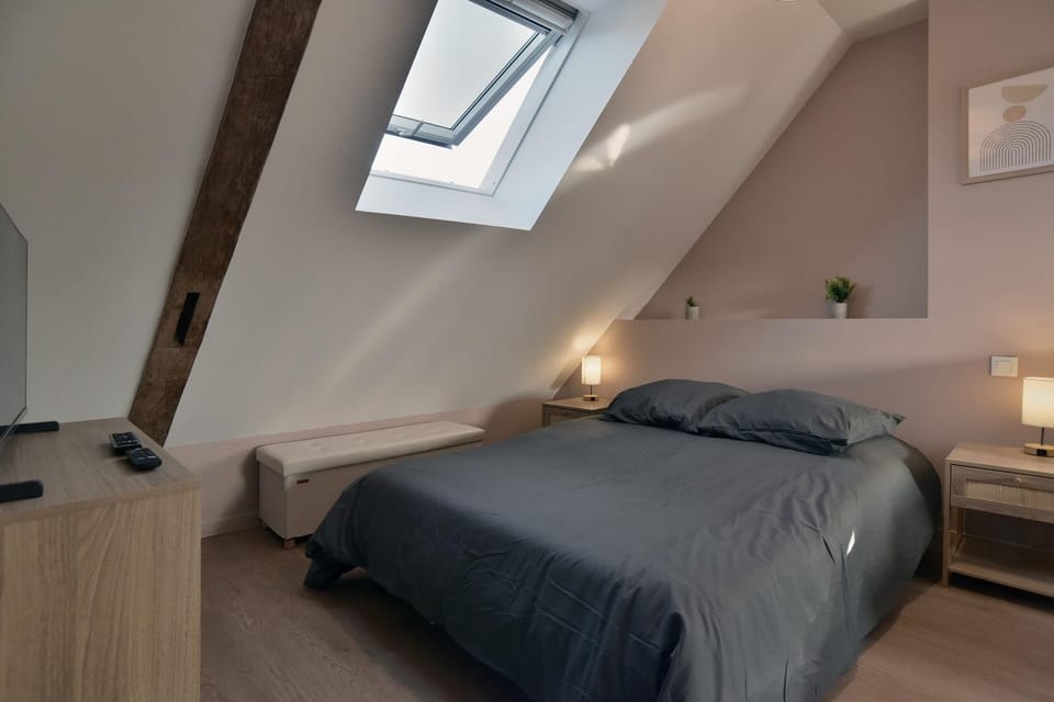 Bed, Living room