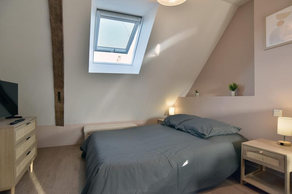 Bed, Living room