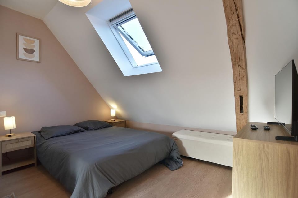 Bed, Living room