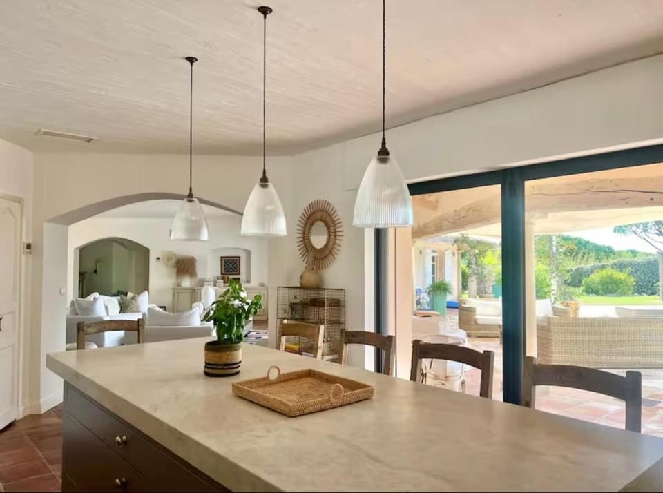 Luxury Mediterranean Villa with Pool & Helipad Villa in Ramatuelle