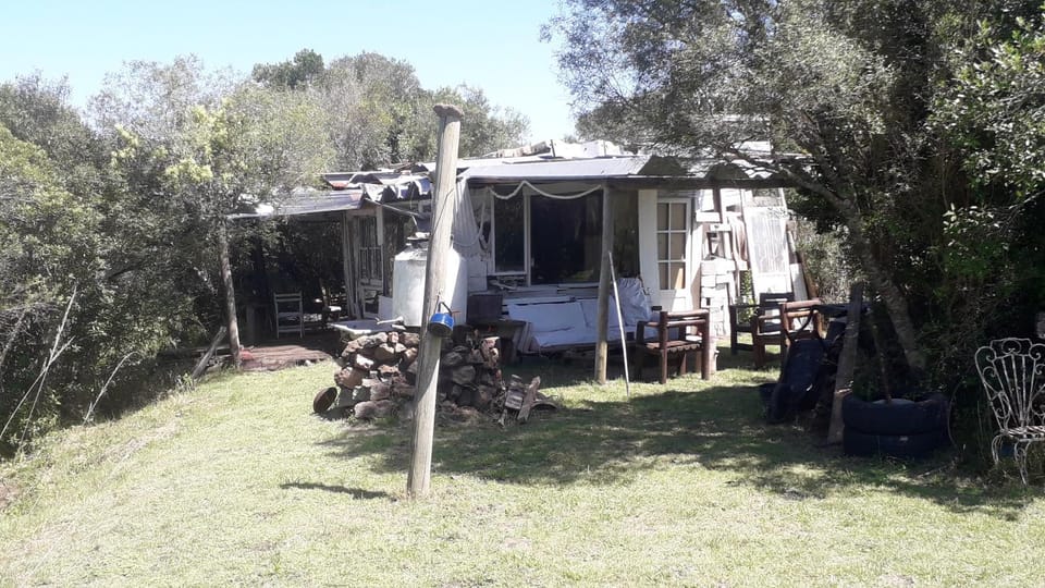chacra y cabaña sin luz con agua de lluvia tanque luz vateria House in Maldonado Department, Uruguay