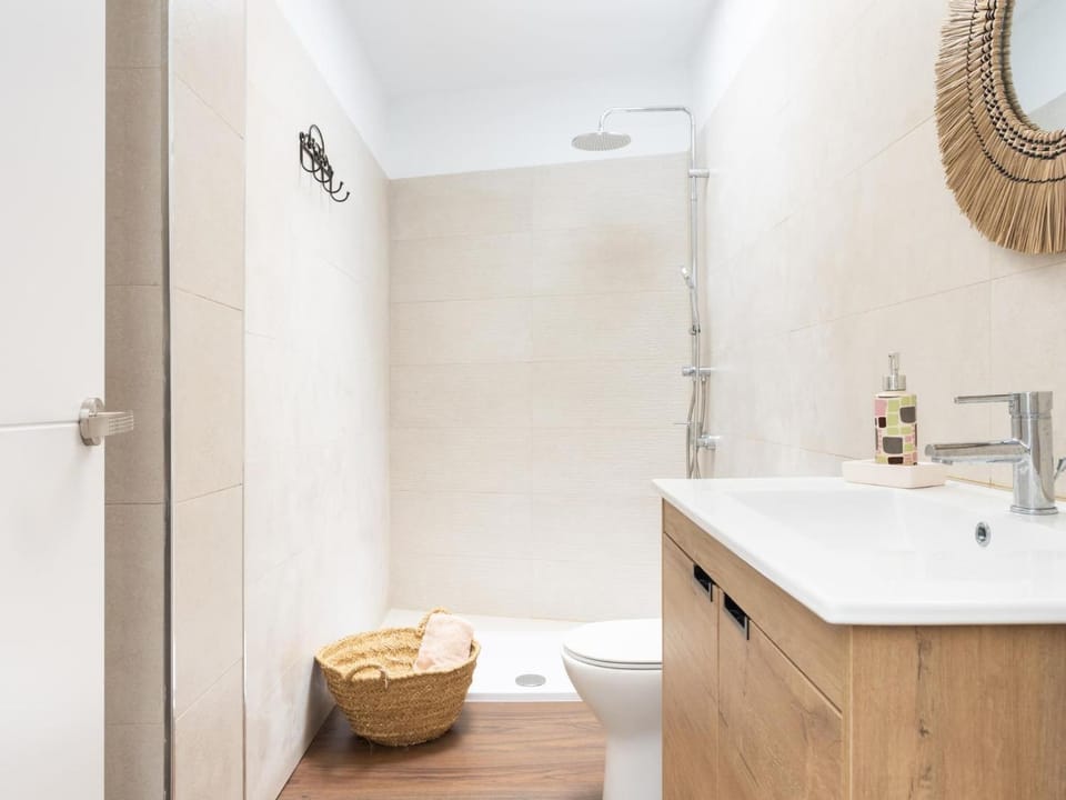 Shower, Bathroom, towels
