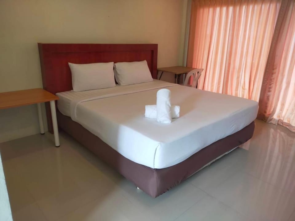 Bed, towels