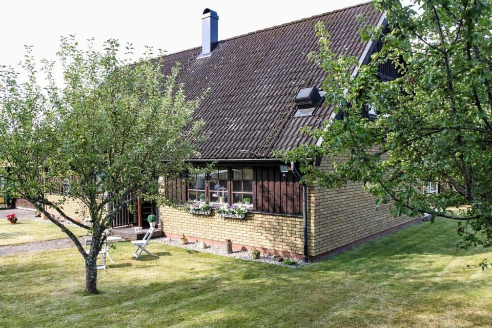 JON872-Hjaeltevad-Hasselvaegen-2 House in Kalmar County, Sweden