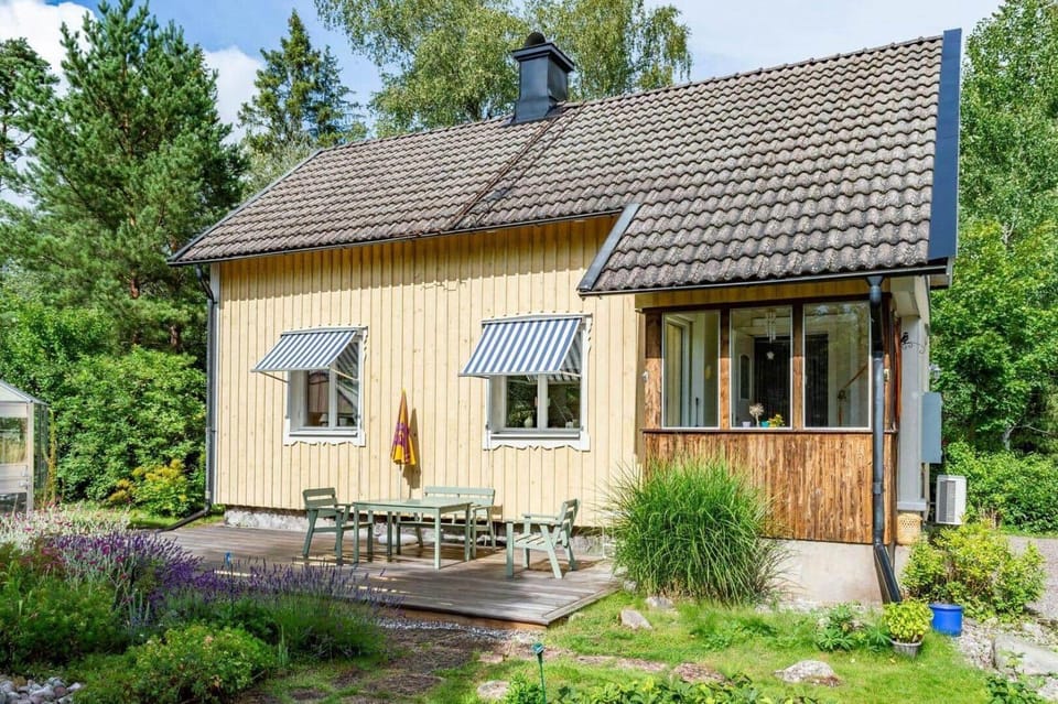 KAL1030-Boda-Glasbruk-Storgatan-28 House in Kalmar County, Sweden
