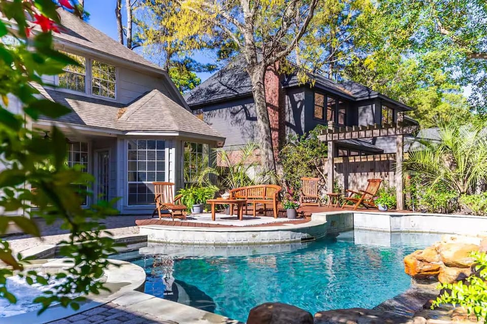 Cherry Hills Poolside Escape by StayLage House in Houston