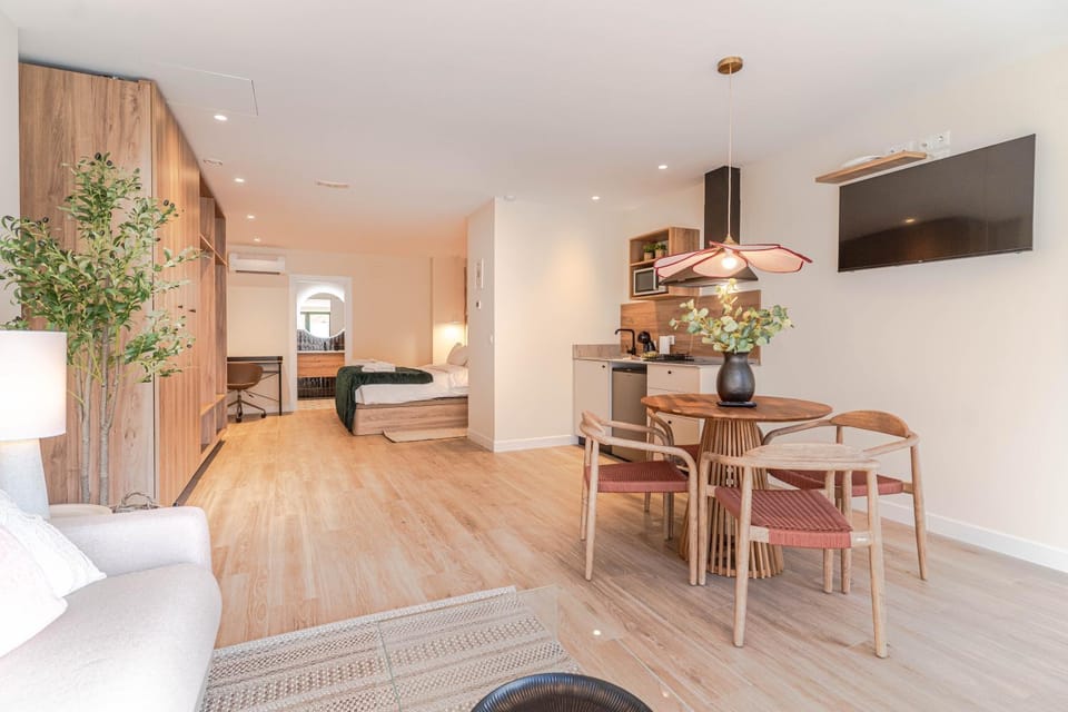 Communal lounge/ TV room, TV and multimedia, Kitchen or kitchenette, Living room, Dining area