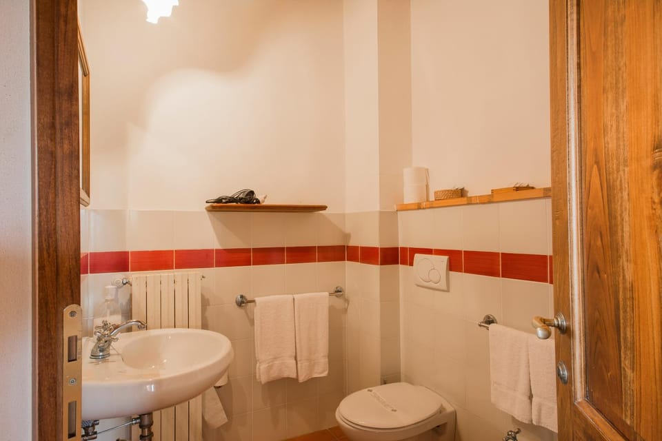 Bathroom, Living room