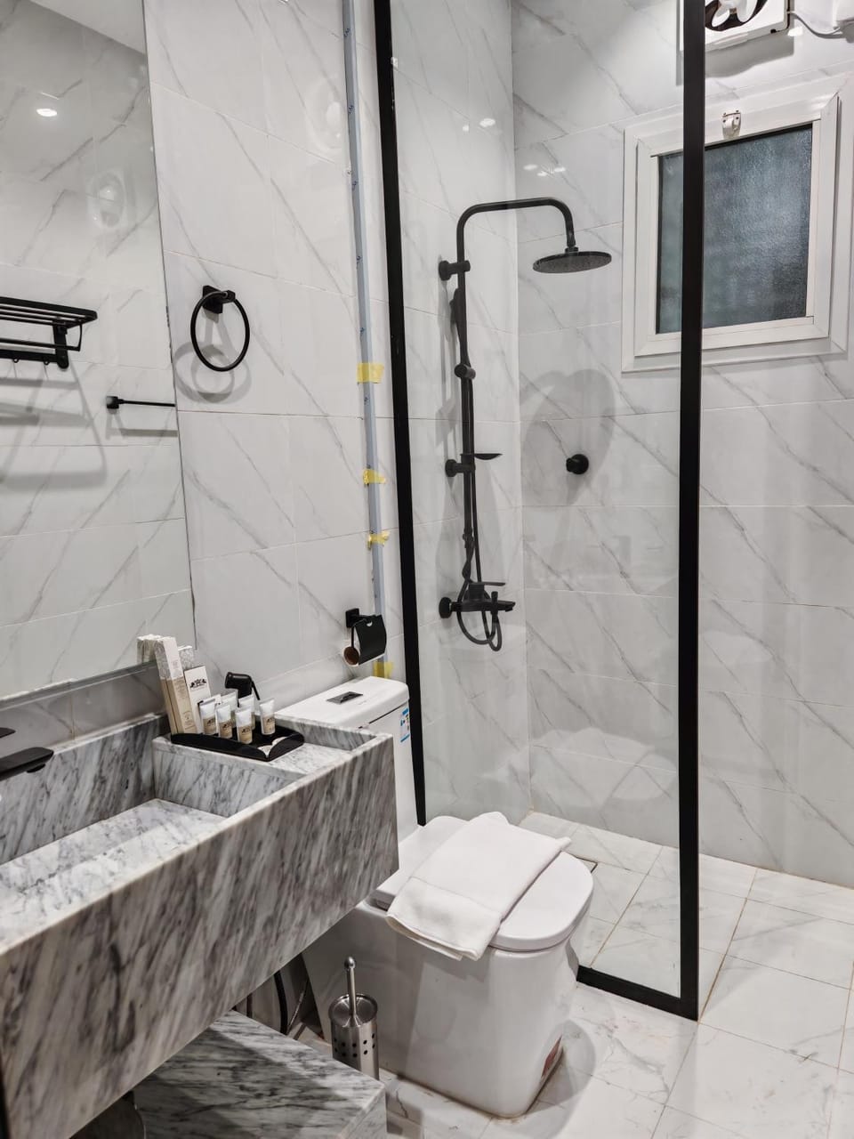 Shower, Toilet, Bathroom, towels