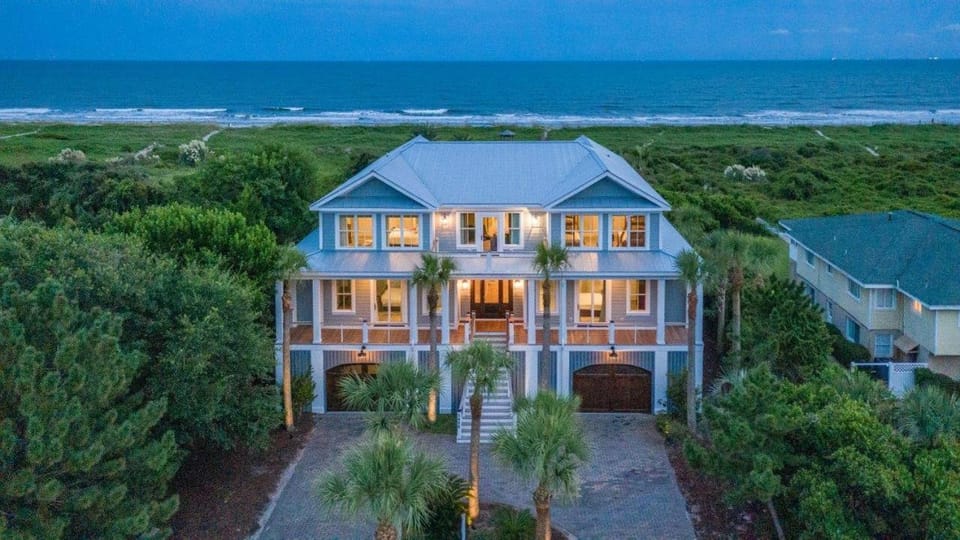 Port of Call on Isle of Palms OCEAN FRONT, Pool, boardwalk, putting green House in Isle of Palms