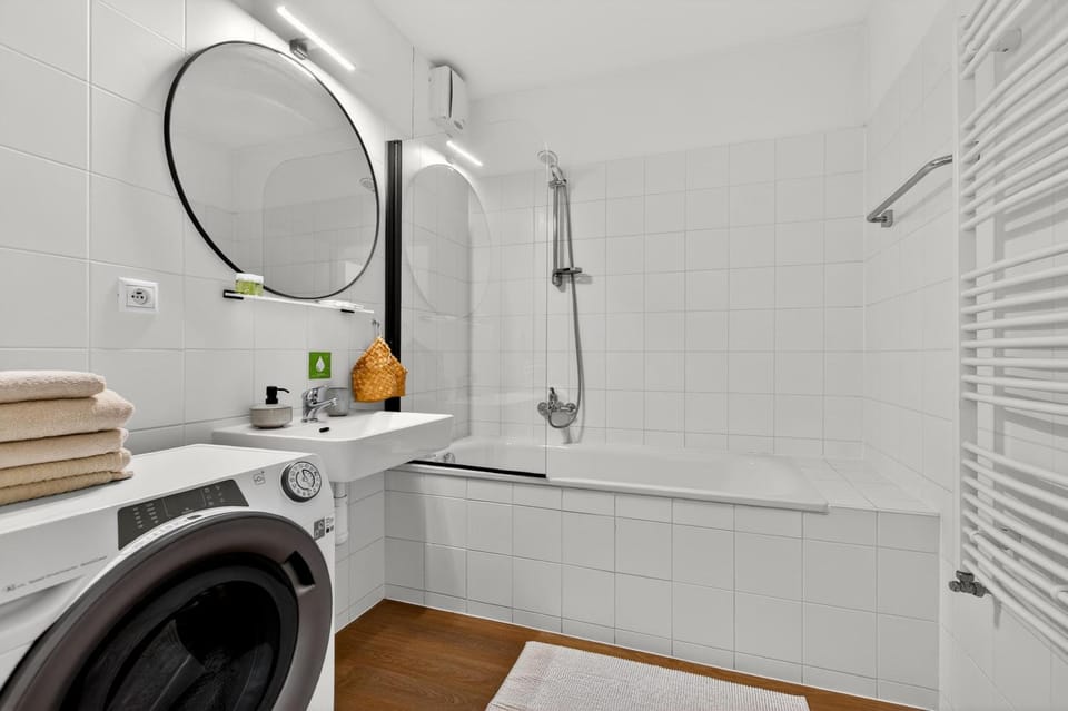 Shower, Bathroom, towels, washing machine