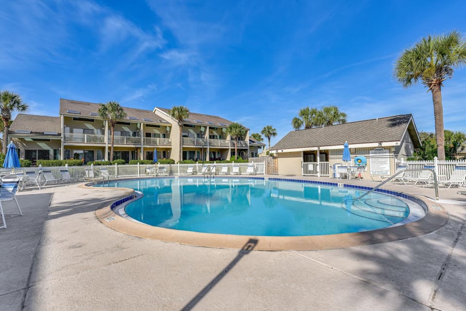 Walkable Beach Retreat! Miramar Resort Condo House in Miramar Beach