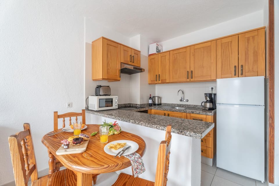 Property building, Kitchen or kitchenette, Living room