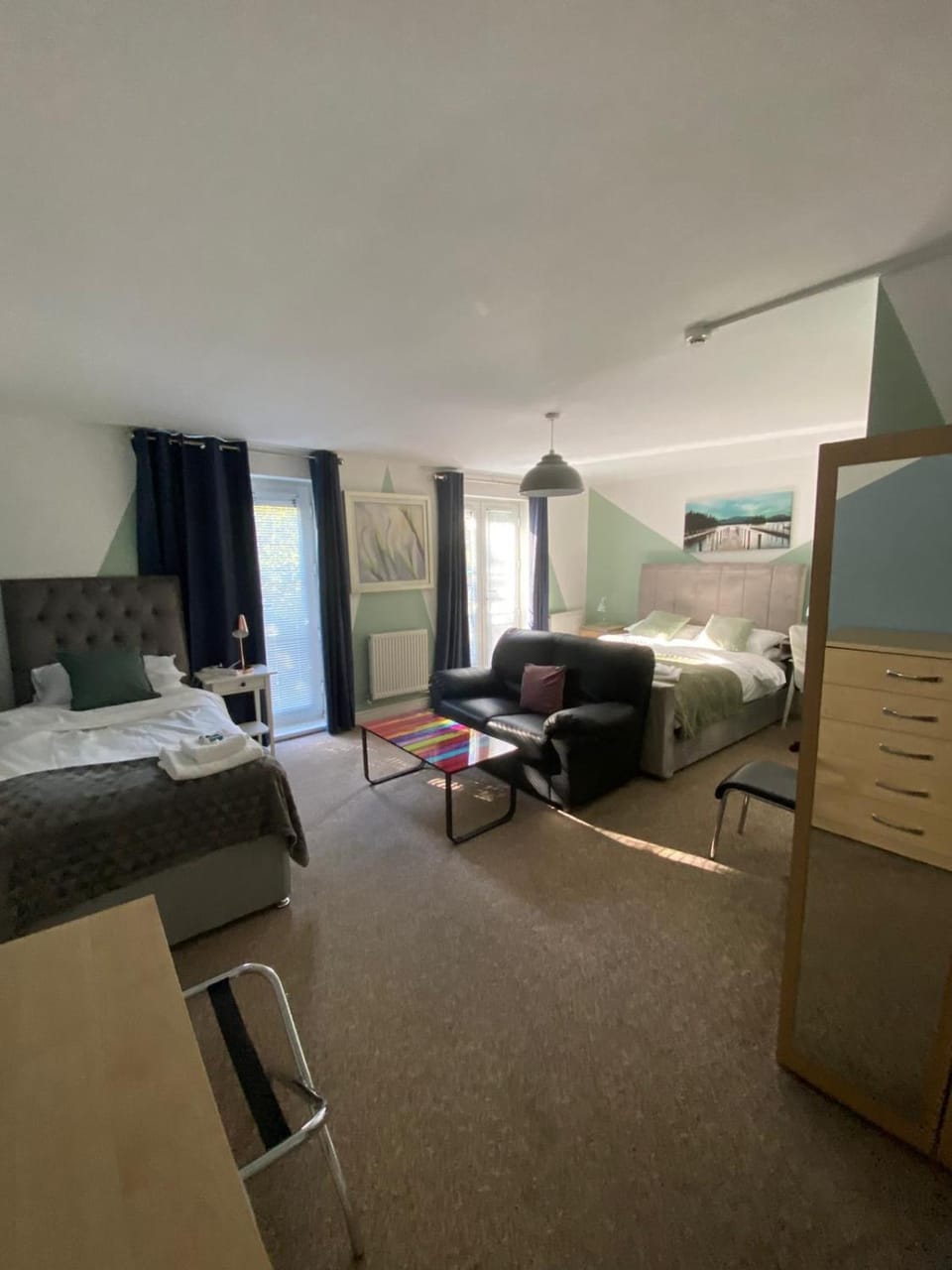 4 bedrooms,3 bathrooms, Wi-Fi, 5 TV's, Car Parking Bed and Breakfast in Boston