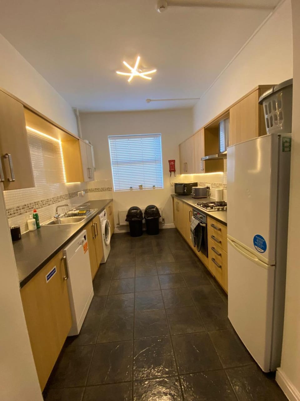 4 bedrooms,3 bathrooms, Wi-Fi, 5 TV's, Car Parking Bed and Breakfast in Boston