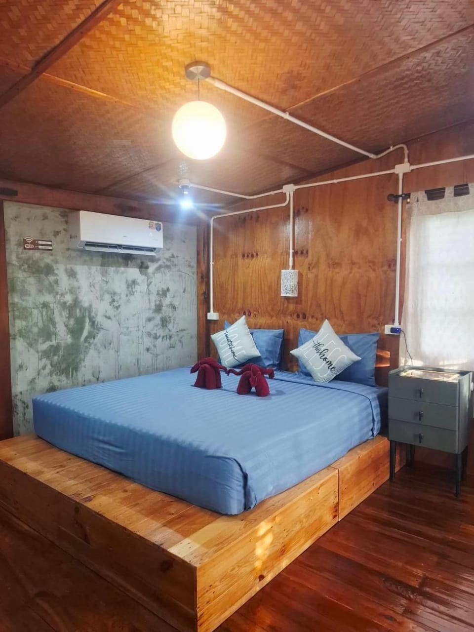 Bed, Photo of the whole room, Bedroom, air conditioner