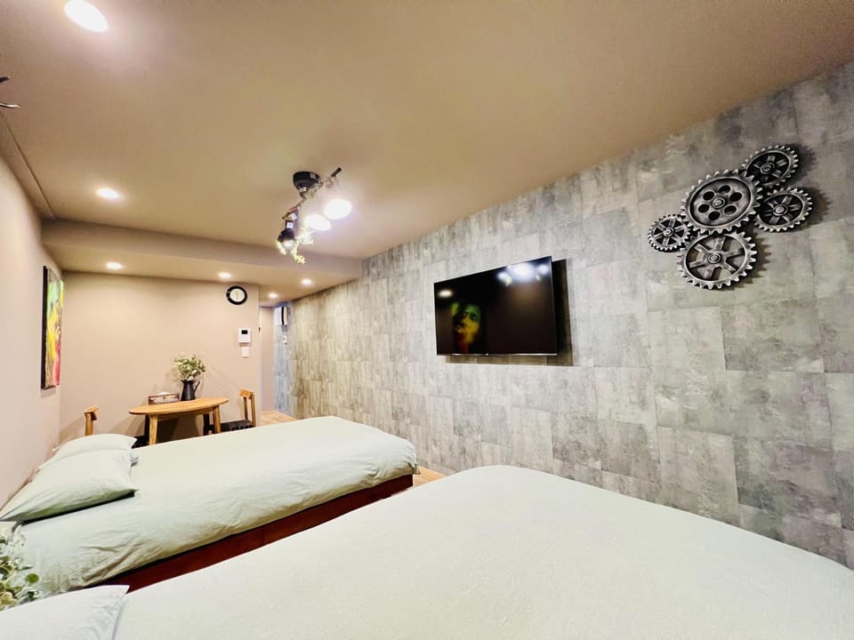 Bed, TV and multimedia, Photo of the whole room, Decorative detail, Bedroom