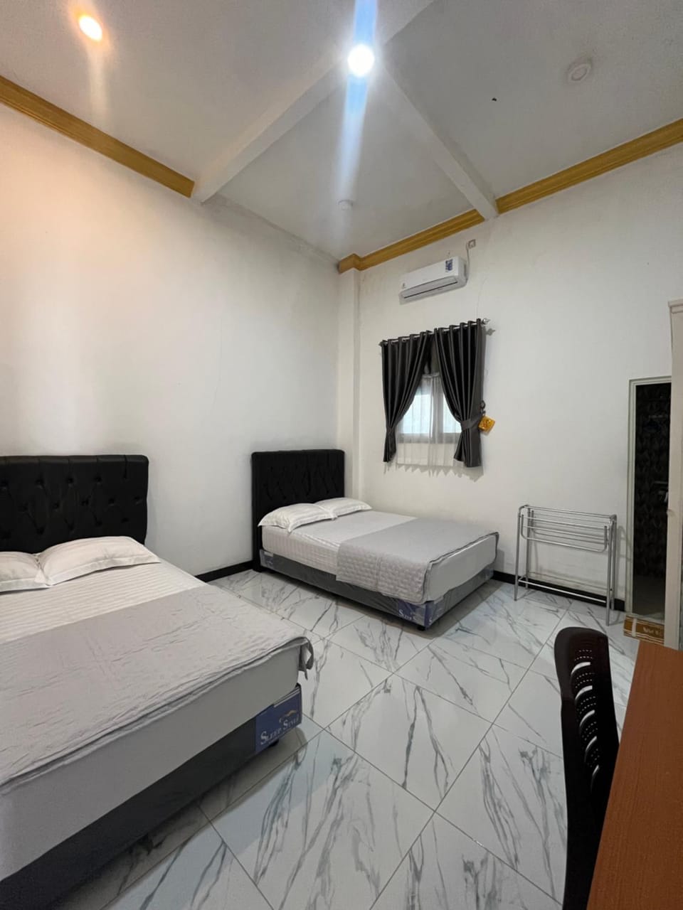Victoria Homestay Bed and Breakfast in East Java