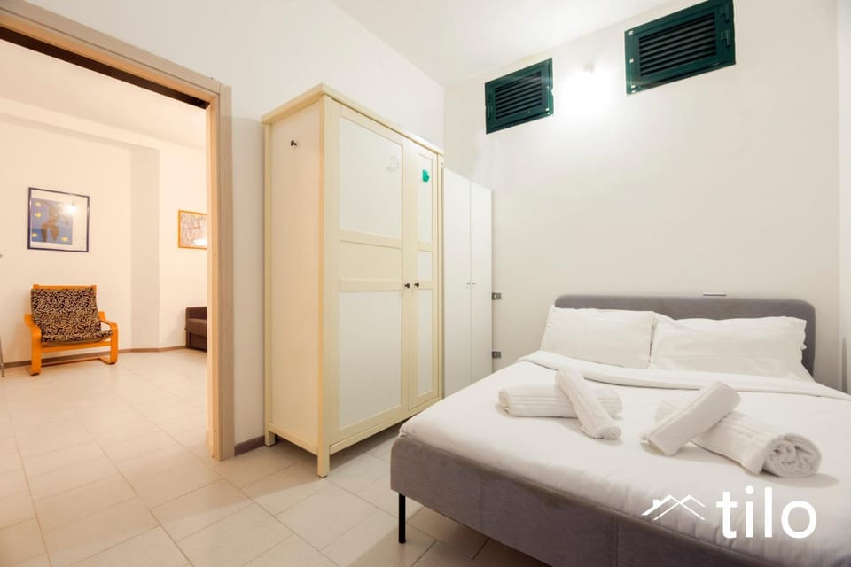 Bed, Photo of the whole room, Bedroom, towels, wardrobe