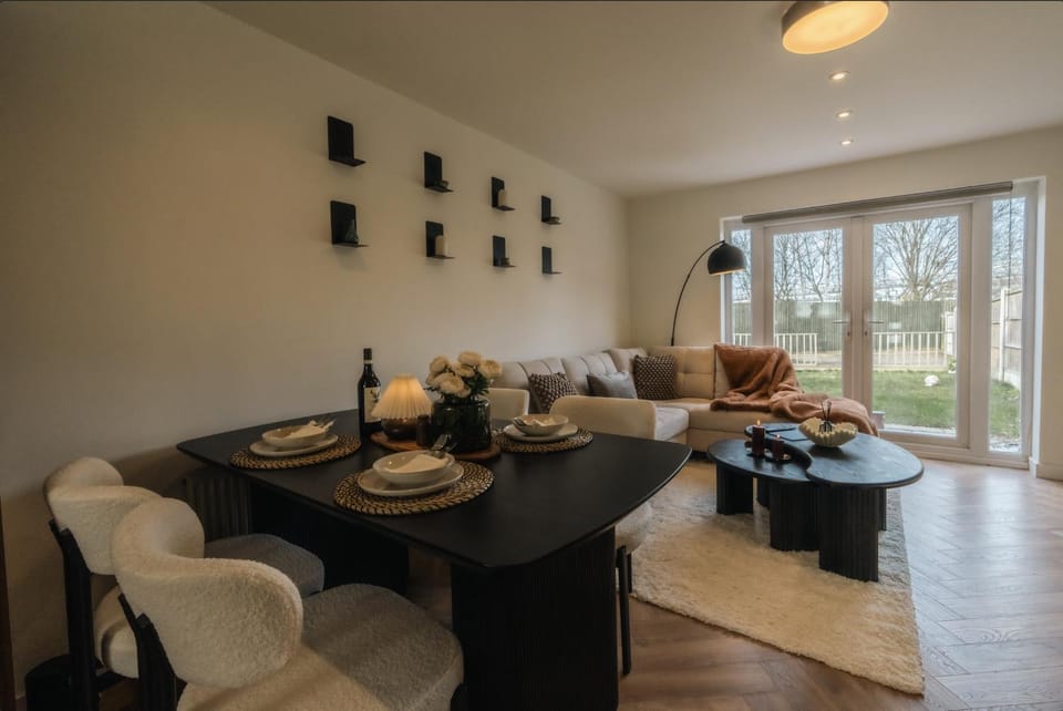 Living room, Dining area, Garden view